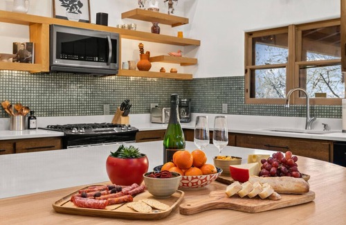 Tesuque Apartment | Ski Discounts! Tesuque Getaway w/Hot Tub