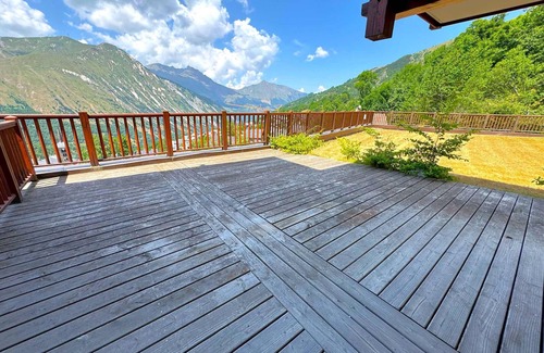 Saint-Martin-de-Belleville Apartment | Ski-In/Ski-Out Apartment with Terrace and Modern Amenities in St Martin de Belleville