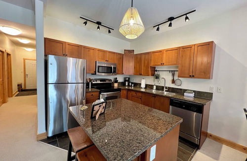 East Kootenay Condo | Ski-Golf-2BR-Private-Tub-Stay