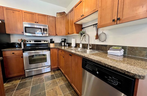 East Kootenay Condo | Ski-Golf-2BR-Private-Tub-Stay