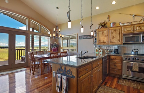 Victor Cabin | Ski Grand Targhee & Jackson Hole! Hot Tub! Well Stocked Kitchen! 3 King Beds!