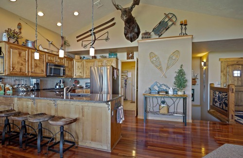Victor Cabin | Ski Grand Targhee & Jackson Hole! Hot Tub! Well Stocked Kitchen! 3 King Beds!