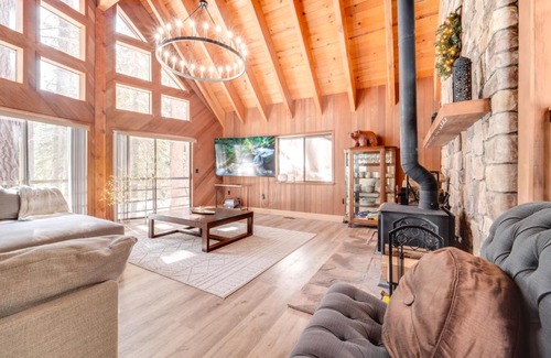 Pla-Vada Woodlands House | Ski, Hike and Fish Cabin with Deck in Soda Springs!