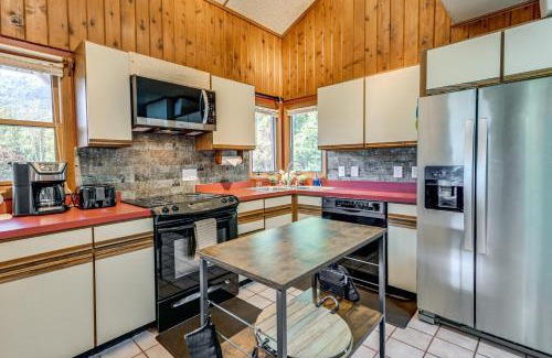 Valley Creek Run House | Ski, Hike and Fish Mtn-View Maggie Valley Retreat