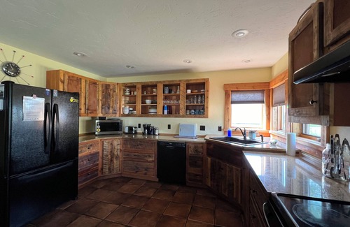 Clyde Park House | Ski, Hike, bike, fish, hunt & Yellowstone. 4 bedroom, 3 bath with hot tub!