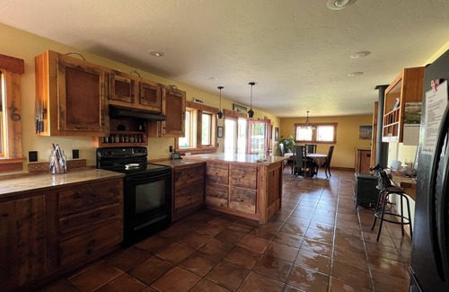 Clyde Park House | Ski, Hike, bike, fish, hunt & Yellowstone. 4 bedroom, 3 bath with hot tub!