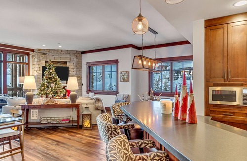 Empire Pass Condo | SKI/Hike/Bike IN & OUT View, Lux, Family-friendly slope-side in Deer Valley