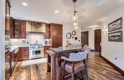 Empire Pass Condo | SKI/Hike/Bike IN & OUT View, Lux, Family-friendly slope-side in Deer Valley