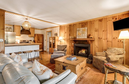 Wolf Laurel House | Ski/Hike/Views/Pool/Basket & Pickleball/Pool Table