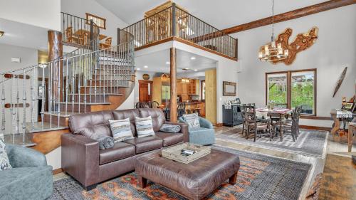 Boulder Ridge House | Ski Hill Sanctuary
