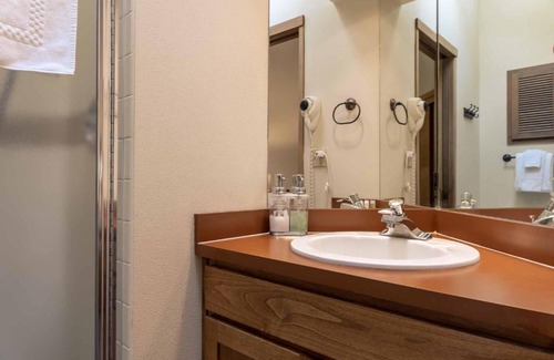 Century West Cabin | Ski House 251 - Meredith Lodging
