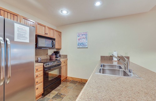 Breckenridge Condo | Ski-In Breckenridge Condo w/Fireplace + Balcony!