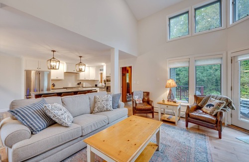 East Burke Condo | Ski-in Condo w/Hot Tub on Burke Mtn Slopes!