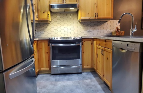 East Kootenay Condo | Ski IN Condo with PRIVATE HOT TUB