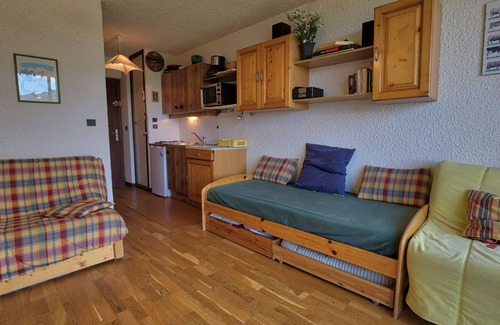 Notre-Dame-de-Bellecombe Apartment | Ski-in studio with heated pool and tennis court