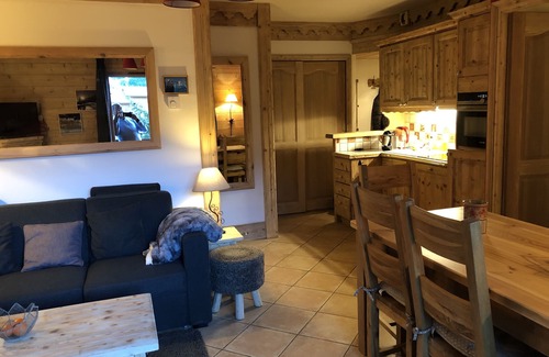 Meribel Village Apartment | Ski-In/Out, 2 Bedrms, 2 Bathrms, Stunning View, Close T/Shops