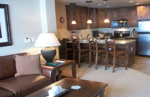 Breckenridge Condo | SKI IN/OUT 2 Bedroom @ Grand Lodge on Peak 7, March 8- March 15 2025