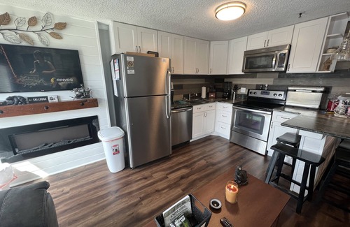 Snowshoe Condo | Ski In/Out - 2 Queen Bedrooms + 2 Bunk Beds - Perfect for families with kids