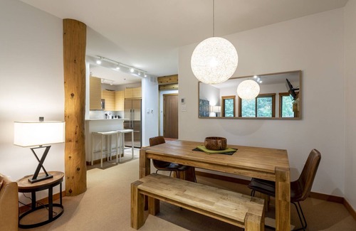 Whistler House | Ski in/out | BBQ | Complex pool & Hot tub | Garage