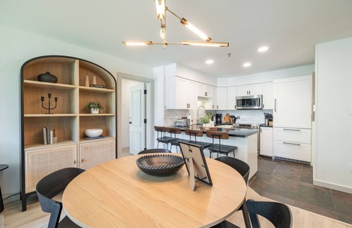 Upper Village Condo | Ski-in/out | Complex pool, hot tub & BBQ | WIFI