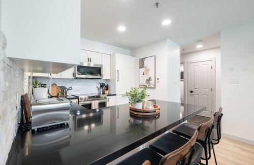 Upper Village Condo | Ski-in/out | Complex pool, hot tub & BBQ | WIFI