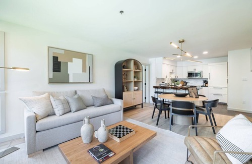 Upper Village Condo | Ski-in/out | Complex pool, hot tub & BBQ | WIFI