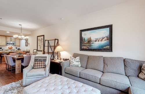 Four O'Clock Condo | Ski-in/out condo right near downtown with hot tub, pool & balcony