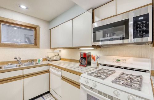 Central Vermont- Killington Condo | Ski-in/out condo with pool, hot tub, sauna & fast WiFi