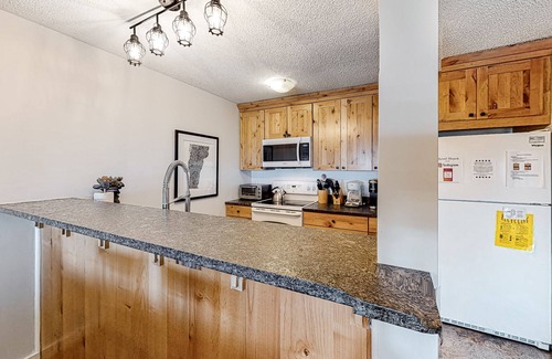 Ludlow Condo | Ski-In/Out Condo with Mountain Views, and Washer/Dryer