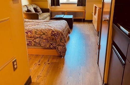 Snowshoe Apartment | Ski In/Out (In The Village Close To Everything)