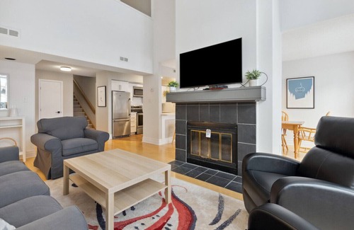 The Blue Mountains Condo | Ski In/Out Mountain Chalet Condo - 205 Chateau Ridge