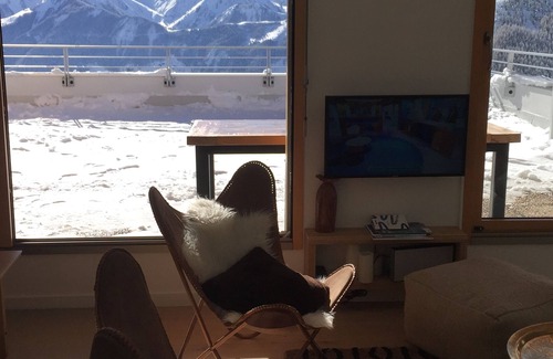 Viel-Alpe Apartment | Ski in out, old Alpe, panoramic, quiet, 3bed, 2bath, garage