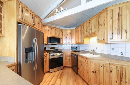 Treeloft House | SKI IN/OUT! SiloOnTyro 4BR/4BA Retreat Perfect for Families, Close to Resort