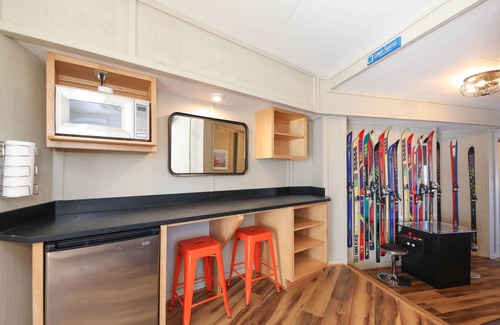 Treeloft House | SKI IN/OUT! SiloOnTyro 4BR/4BA Retreat Perfect for Families, Close to Resort