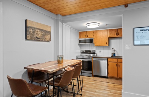 Snowshoe Apartment | Ski In/out, Sleeps 8, Pool, Hot Tub, Snow Tubing!