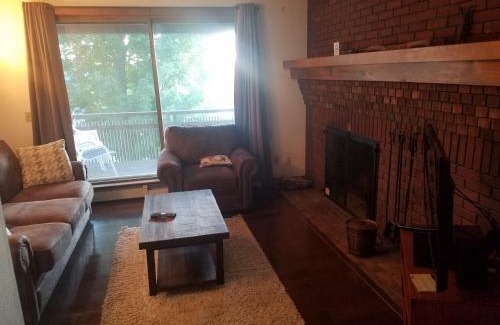 Central Vermont- Killington House | Ski In/Out Trailside Townhome