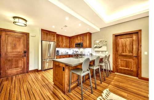 Lakeside Park Condo | Ski In/Out - Zalanta - Perfect Location - Heated Pool - 2 Hot Tubs - Heavenly