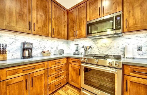Lakeside Park Condo | Ski In/Out - Zalanta - Perfect Location - Heated Pool - 2 Hot Tubs - Heavenly