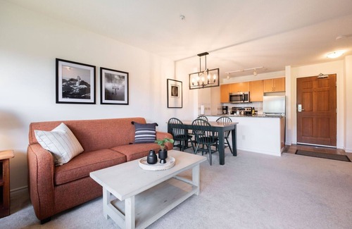 Whistler Condo | SKI-IN/SKI-OUT 1BDR Condo with Pool & Hot Tub | Spectacular location!