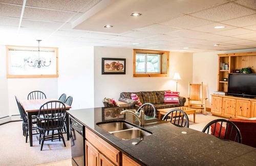 North Troy Condo | Ski in/Ski out 2 Bedroom Directly on Grammy Jay Run