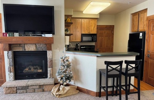 Granby Condo | Ski-in/Ski out 2-bedroom family-friendly condo in peaceful Granby with WiFi