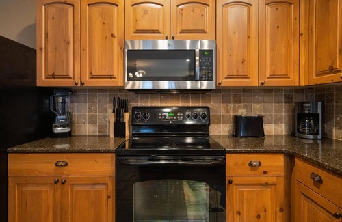 Boyne Falls Condo | Ski-In/Ski-Out 2BR Creekside Condo at Boyne Mountain w/Private Hot Tub!