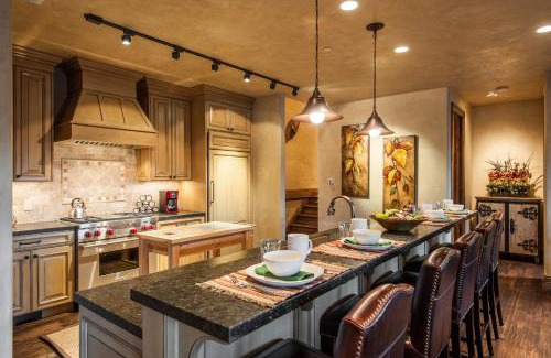 Park City House | Ski-in/Ski-out 3 Bedroom Canyons Resort