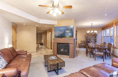 Telluride Condo | SKI-IN/SKI-OUT 5 BEDROOM, walking distance to everything in town!