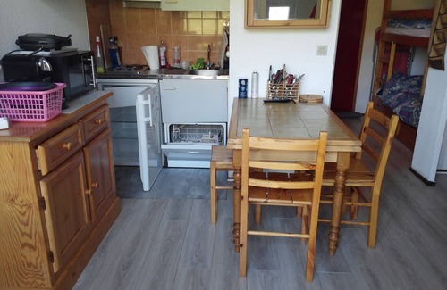 Mont-de-Lans Apartment | Ski in/ski out apartment in a quiet area