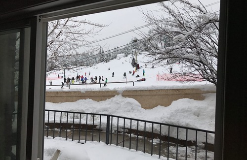 Big Bear Lake Condo | Ski-In Ski-Out at Bear Mountain - Large 3bd 2.5ba Sleeps 7 - The Bear Condo