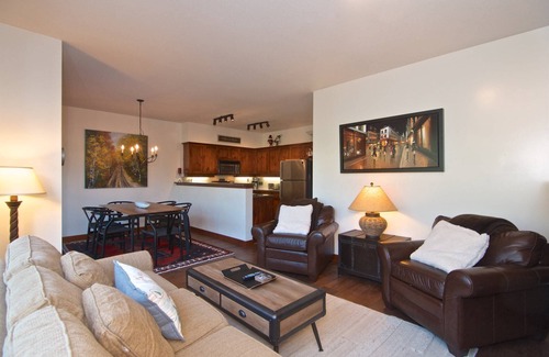 Nordic Estates House | SKI IN/SKI OUT Beautiful Family Townhome. Newly renovated, Free parking, one level unit,