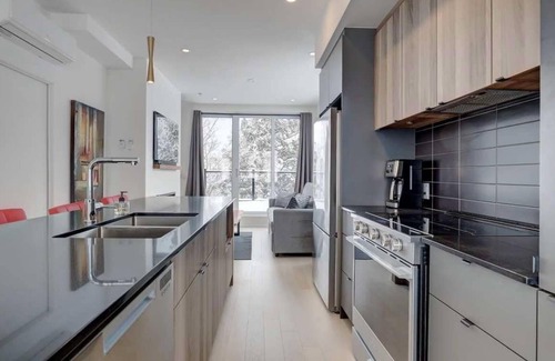 Bromont Condo | SKI-IN/SKI-OUT - Bromont - 2 bedroom condo on 2 floors - on the ski slope!
