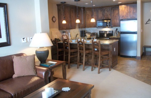 Breckenridge Condo | Ski-in Ski-Out Condo on Peak 7, 1 BR, full kitchen/dining, King bed, Sleeps 4