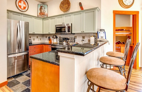 Salt Lake Mountain Resorts Condo | Ski-in/ski-out condo with a deck, ski views & a shared pool and hot tub